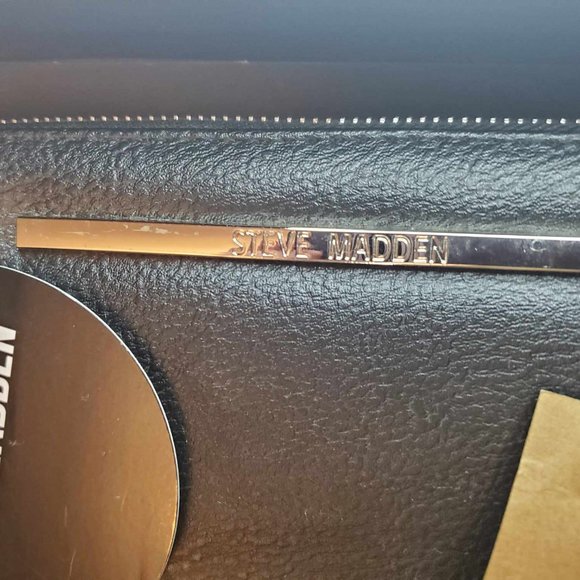 2 pc Steve Madden Wallet & Scarf Boxed Set - Picture 2 of 7